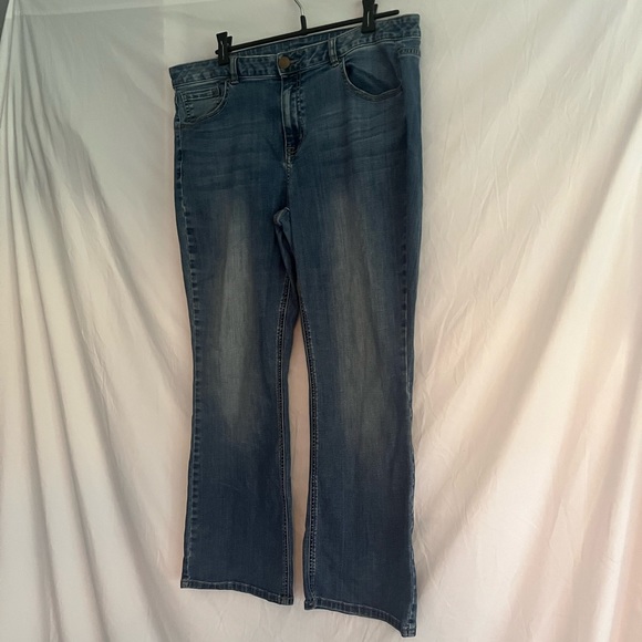 Women’s Lane Bryant 18 short (2x) jeans $21 - Picture 4 of 4